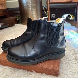 Dr. Martens 2976 Smooth Leather Chelsea Boots in Black, Womens Size 8